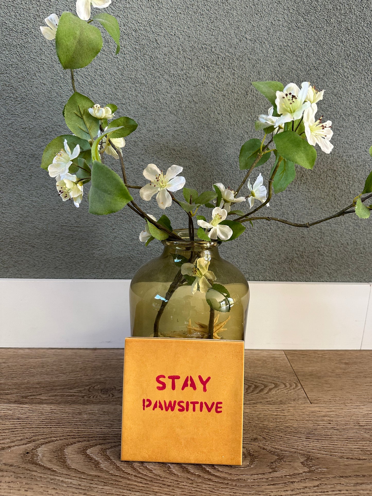 Frenkies Tegel Stay Pawsitive Geel